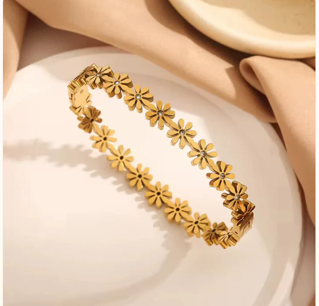 Minimal flower Bangle 18k Gold Plated
