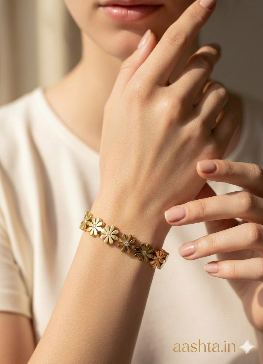 Minimal flower Bangle 18k Gold Plated