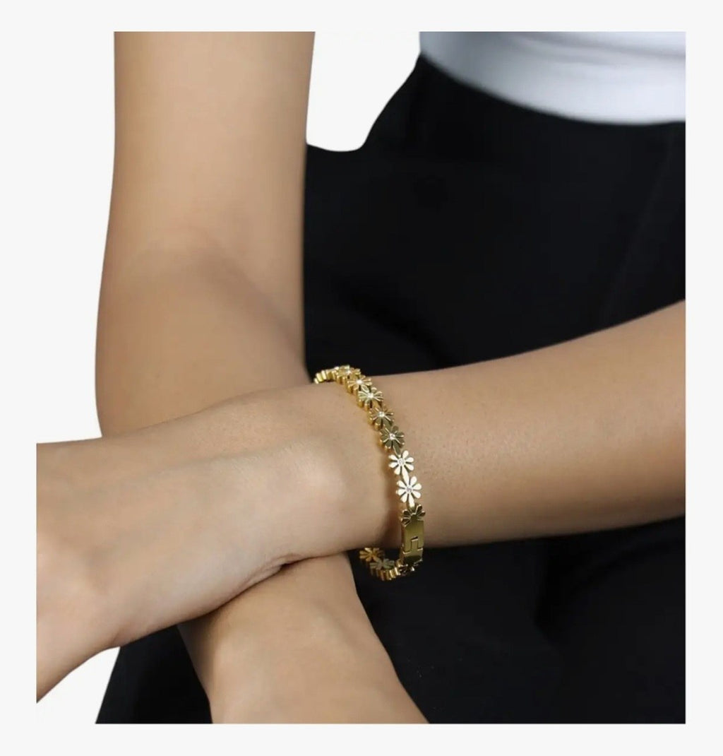 Minimal flower Bangle 18k Gold Plated